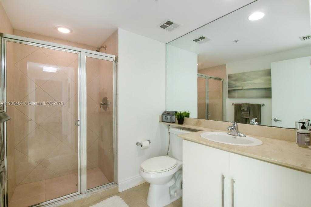 Small Image of 325 SOUTH BISCAYNE BLVD #2214, Miami Number 12