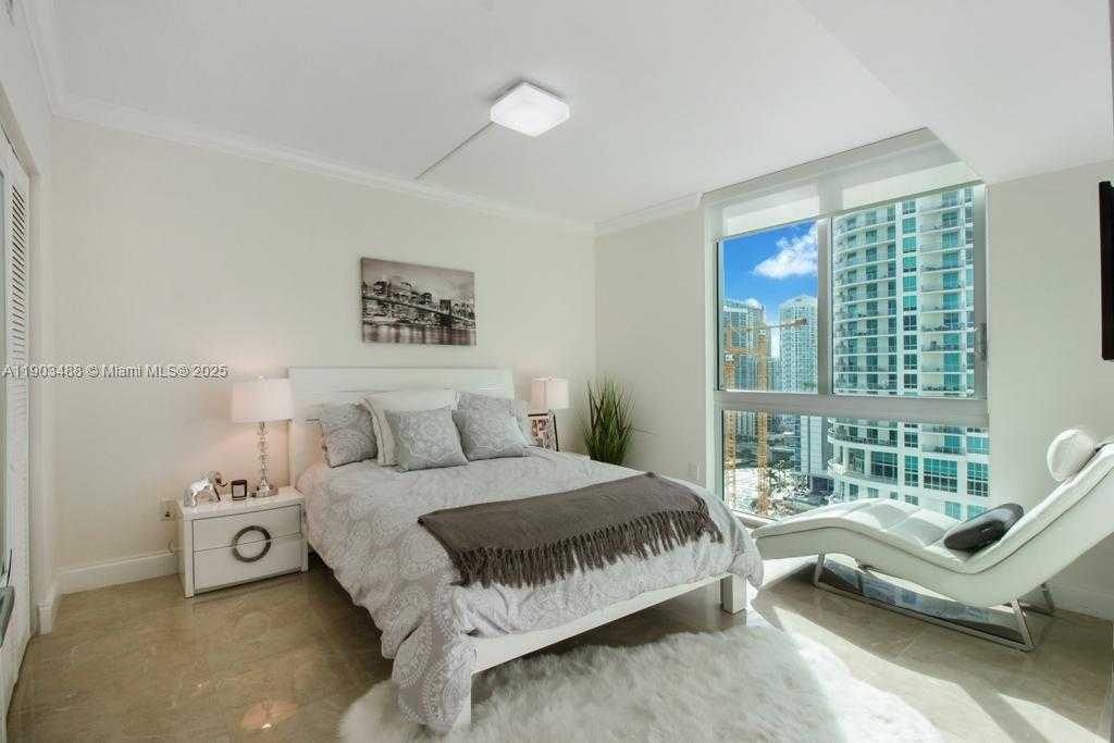 Small Image of 325 SOUTH BISCAYNE BLVD #2214, Miami Number 3