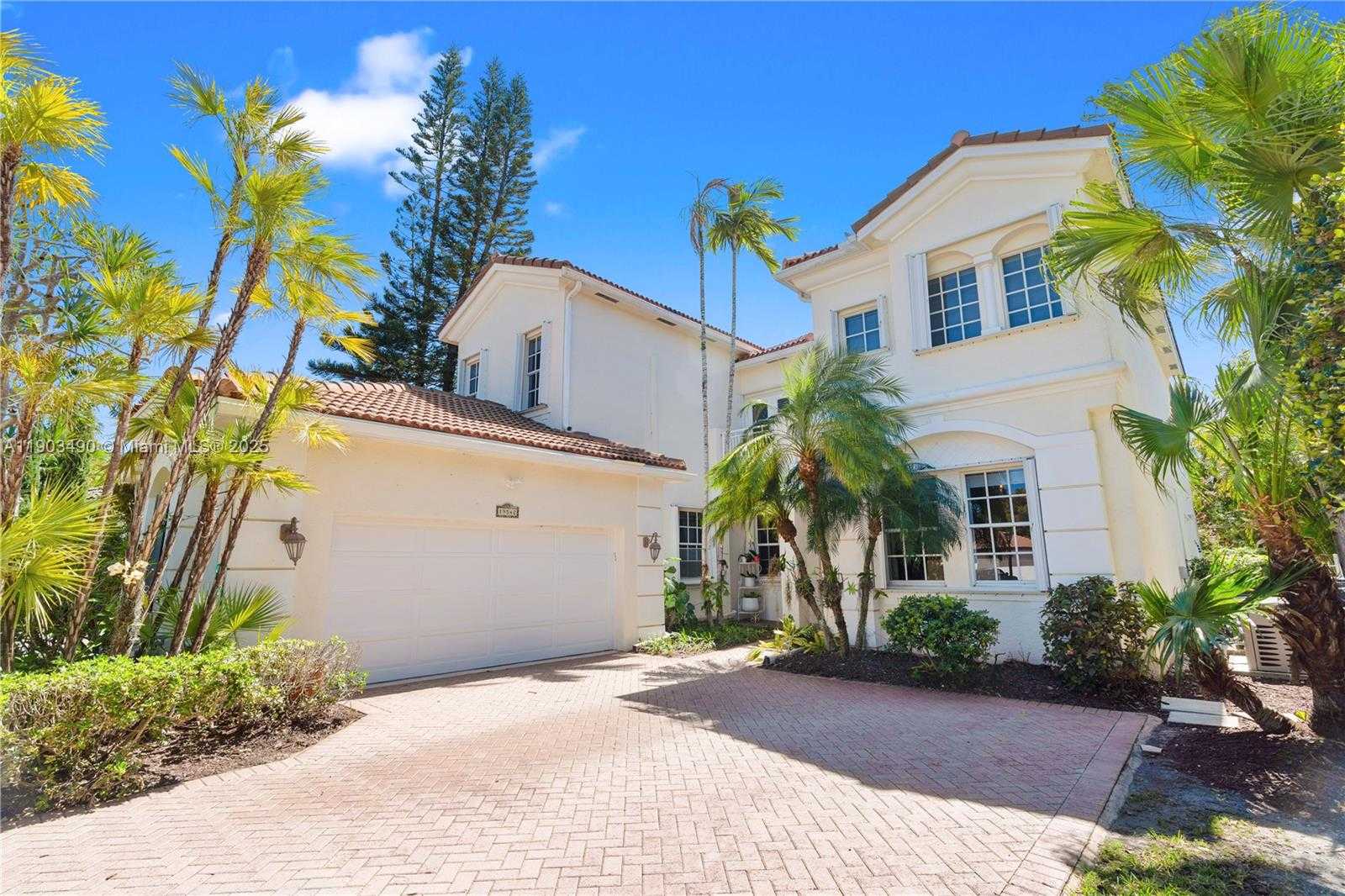 Small Image of 19542 Embassy Ct, Miami, FL 33179, USA Number 2