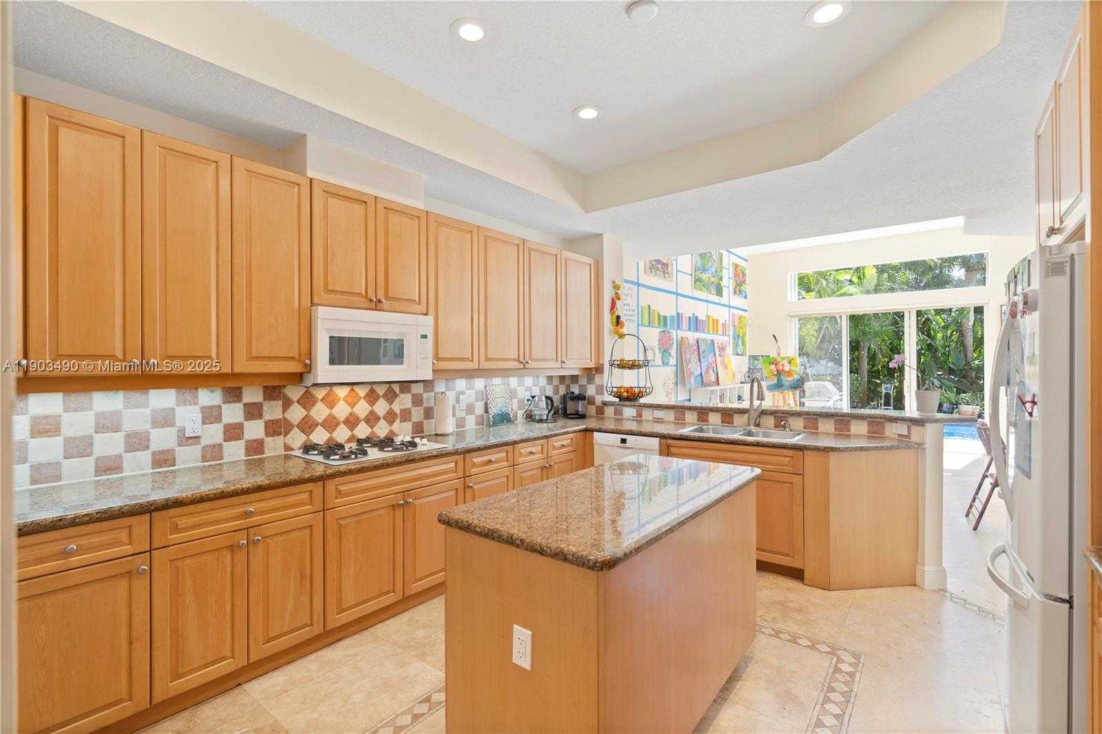 Small Image of 19542 Embassy Ct, Miami, FL 33179, USA Number 27