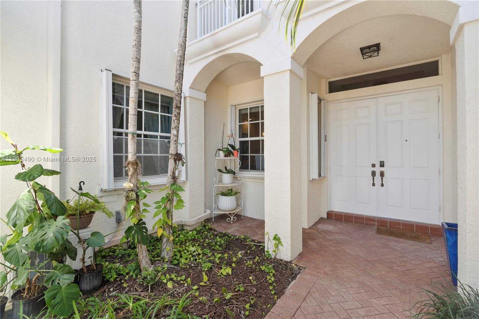 Small Image of 19542 Embassy Ct, Miami, FL 33179, USA Number 3