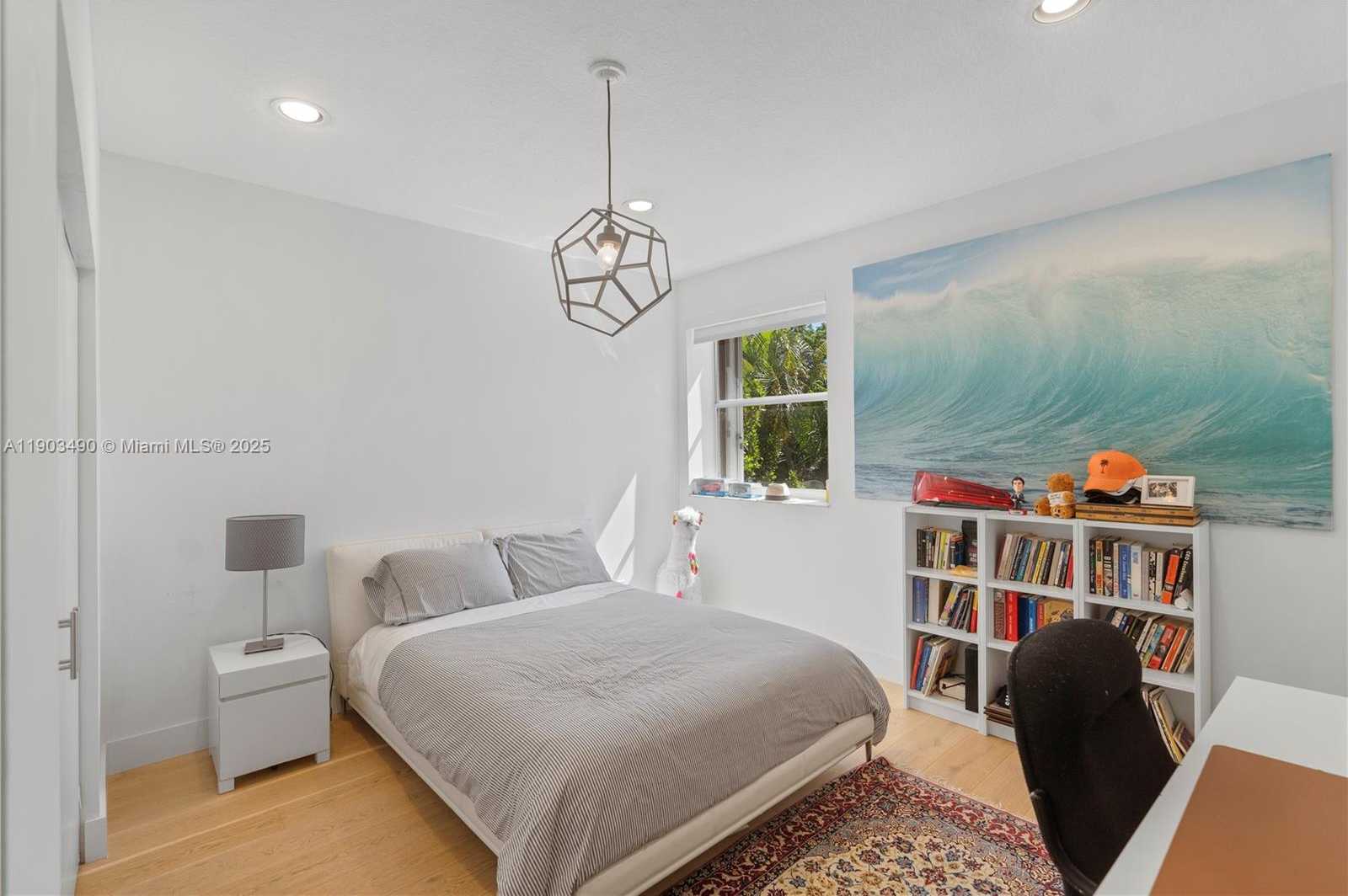 Small Image of 19542 Embassy Ct, Miami, FL 33179, USA Number 30