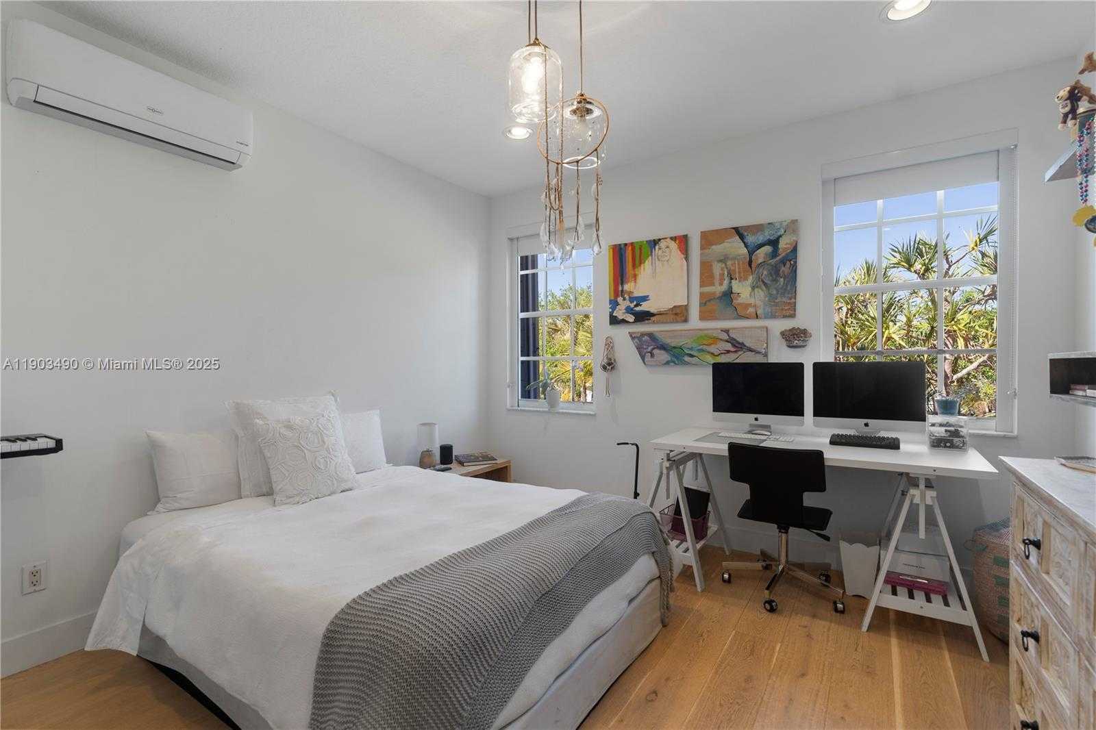 Small Image of 19542 Embassy Ct, Miami, FL 33179, USA Number 32