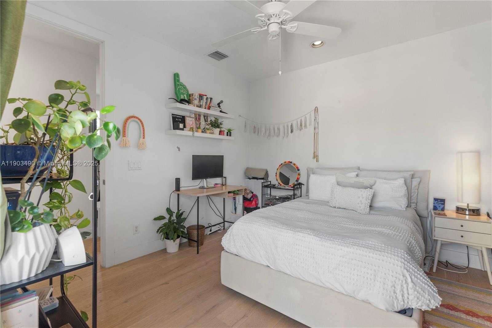 Small Image of 19542 Embassy Ct, Miami, FL 33179, USA Number 33