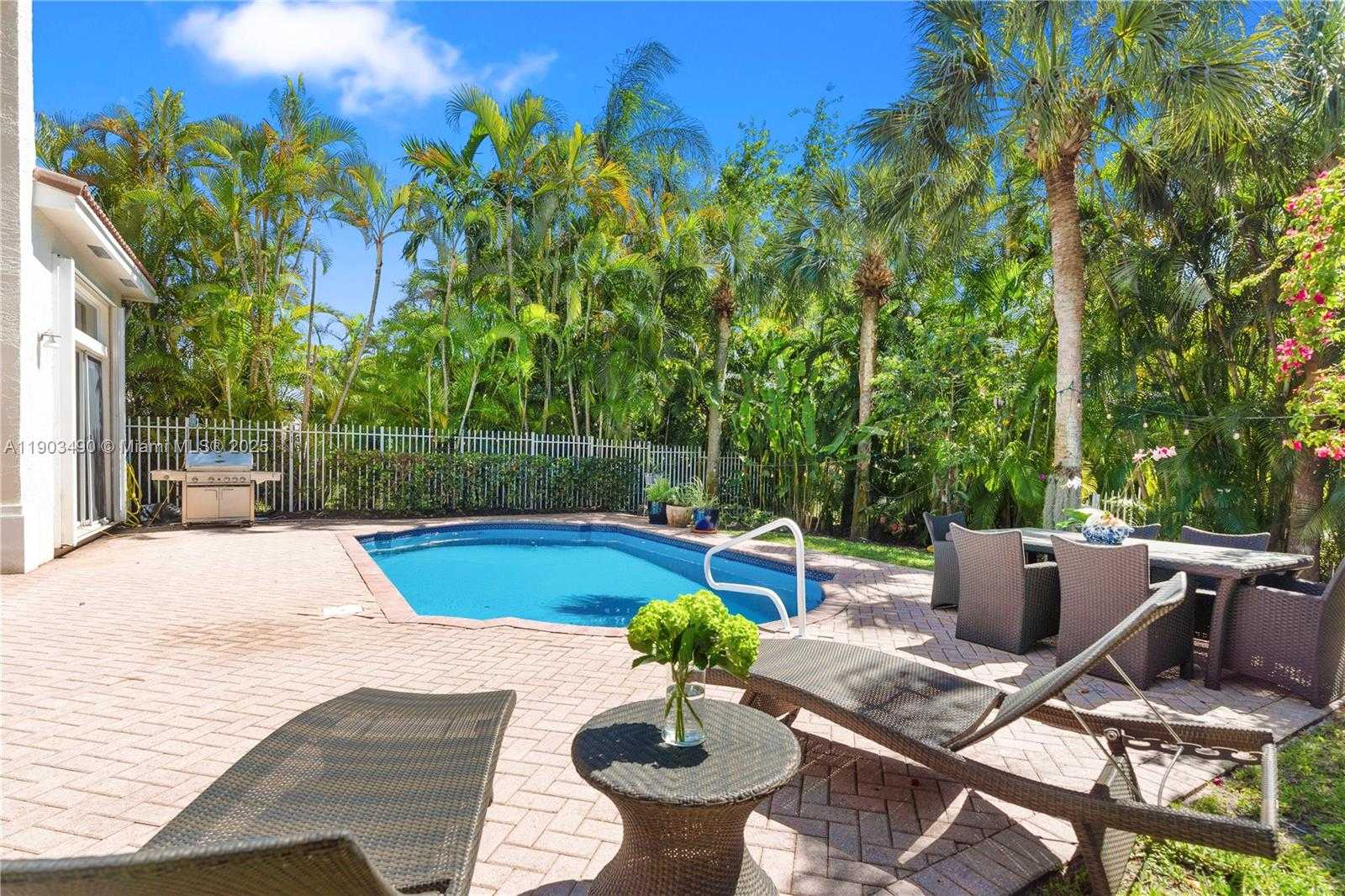 Small Image of 19542 Embassy Ct, Miami, FL 33179, USA Number 40