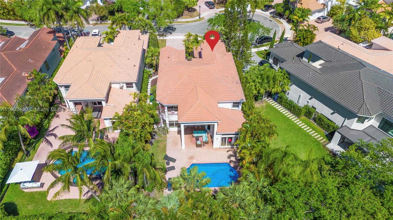 Small Image of 19542 Embassy Ct, Miami, FL 33179, USA Number 42