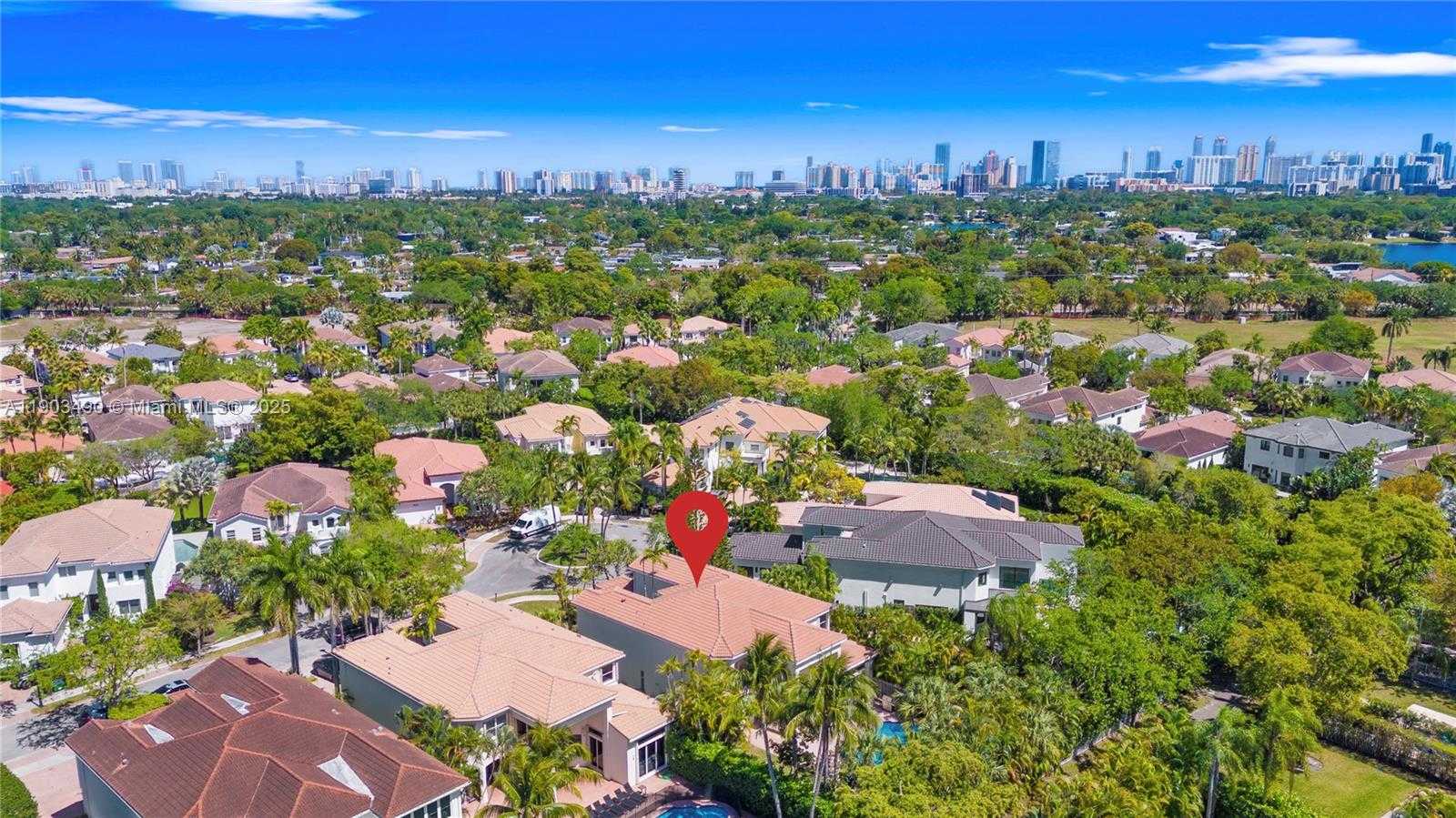 Small Image of 19542 Embassy Ct, Miami, FL 33179, USA Number 43