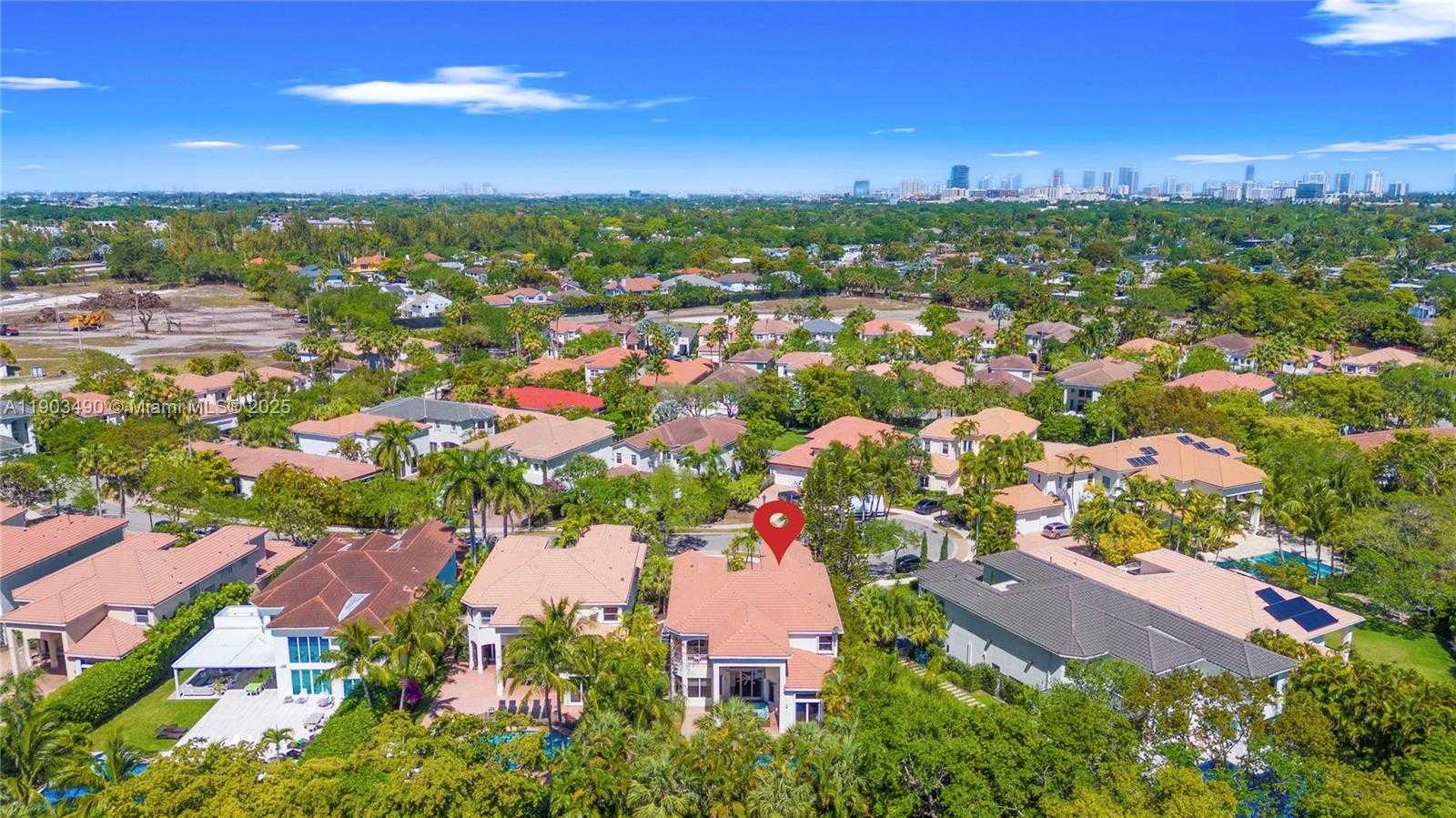 Small Image of 19542 Embassy Ct, Miami, FL 33179, USA Number 44