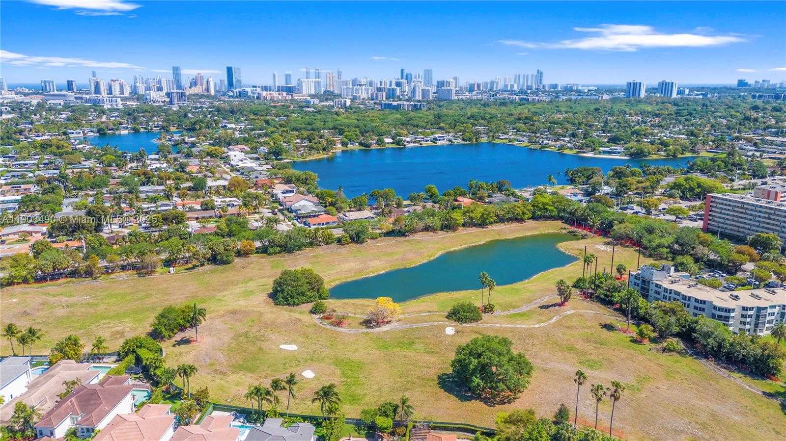 Small Image of 19542 Embassy Ct, Miami, FL 33179, USA Number 45