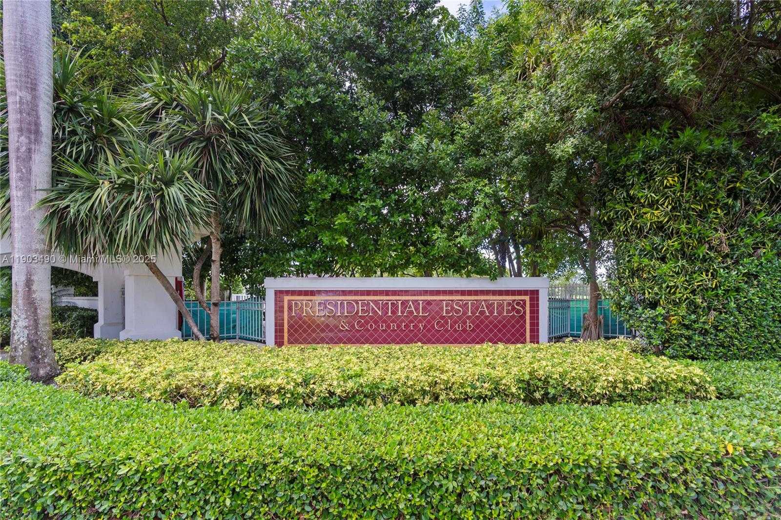 Small Image of 19542 Embassy Ct, Miami, FL 33179, USA Number 48