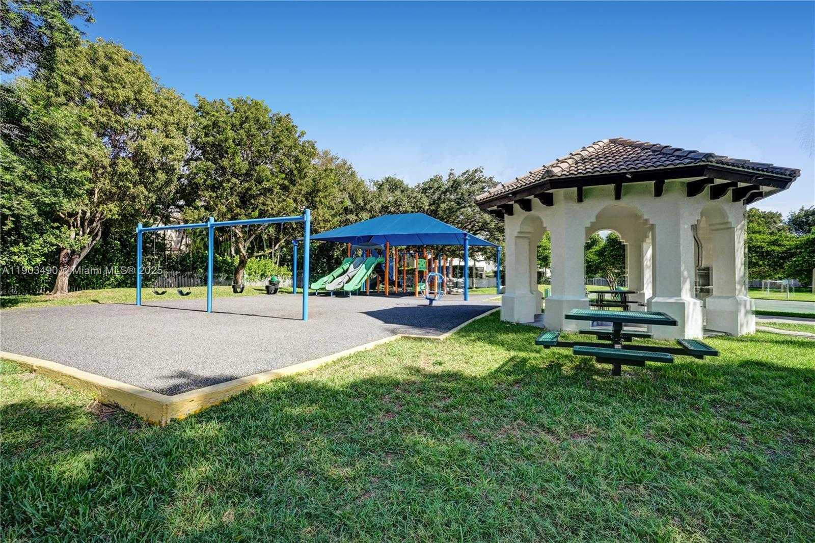 Small Image of 19542 Embassy Ct, Miami, FL 33179, USA Number 50