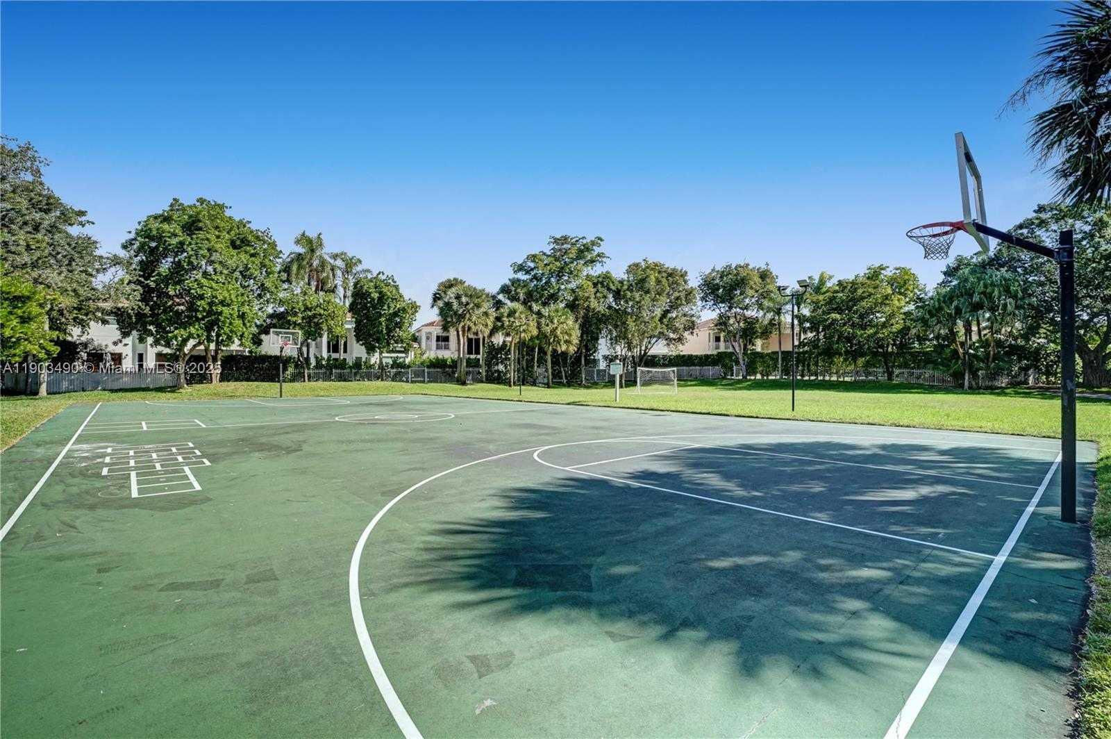 Small Image of 19542 Embassy Ct, Miami, FL 33179, USA Number 52