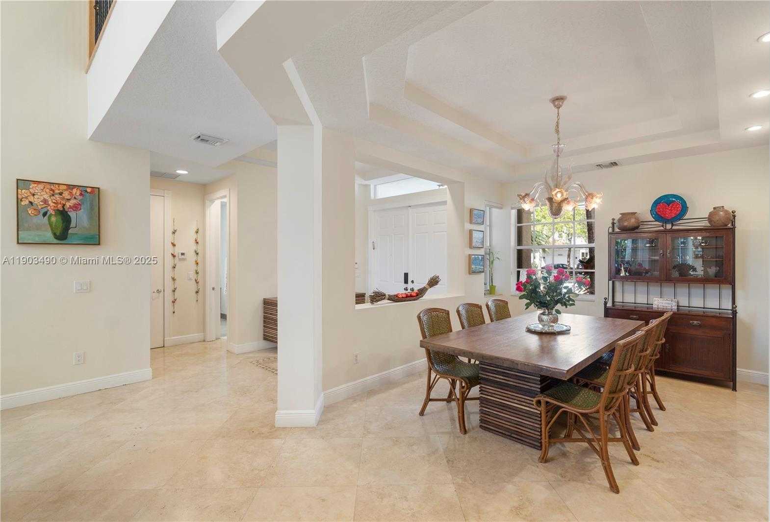 Small Image of 19542 Embassy Ct, Miami, FL 33179, USA Number 9