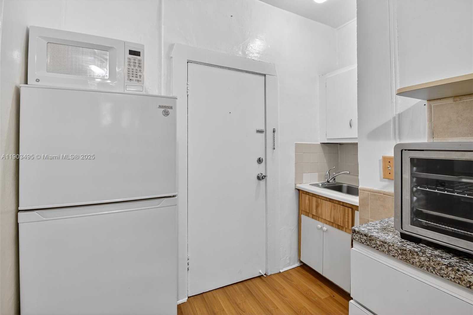 Small Image of 3409 SOUTH LE JEUNE RD #5a, Coral Gables Number 3