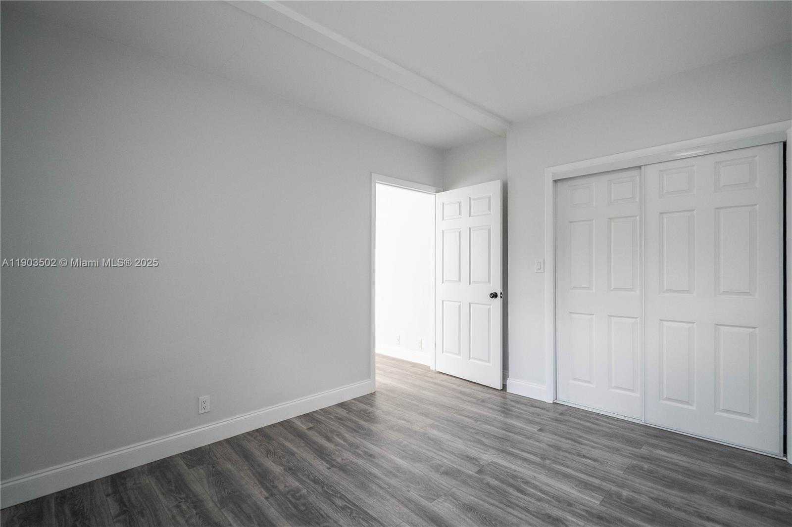 Small Image of 6871 ABBOTT AVE #4, Miami Beach Number 10