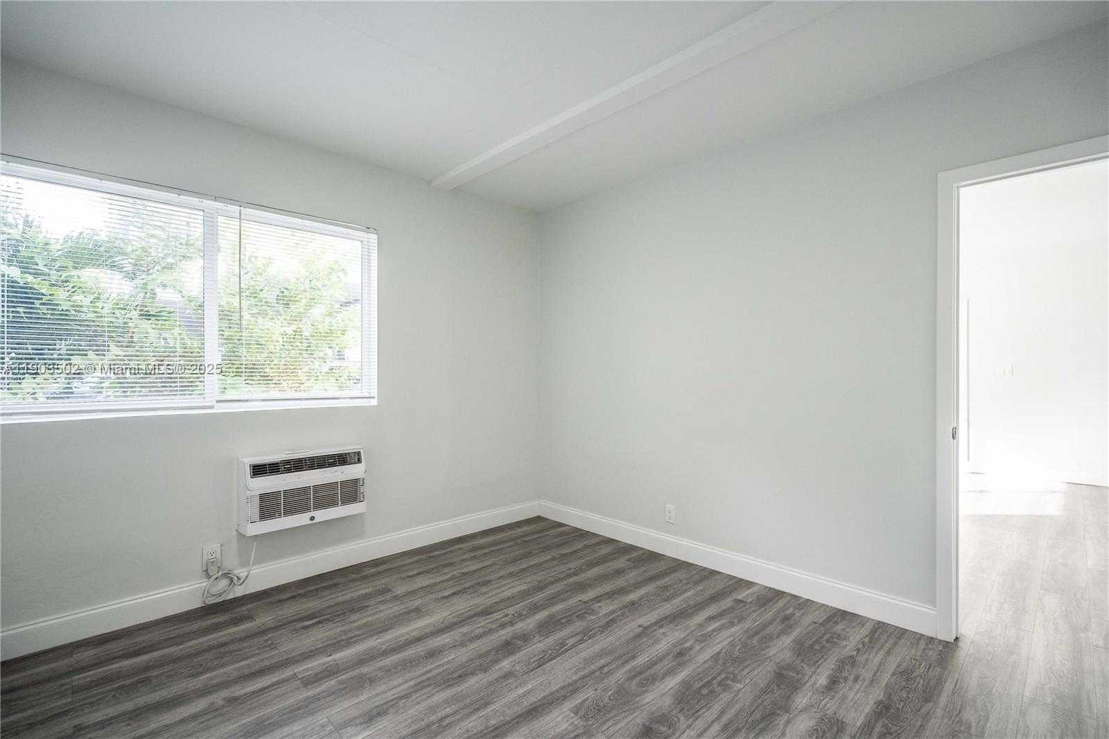 Small Image of 6871 ABBOTT AVE #4, Miami Beach Number 11