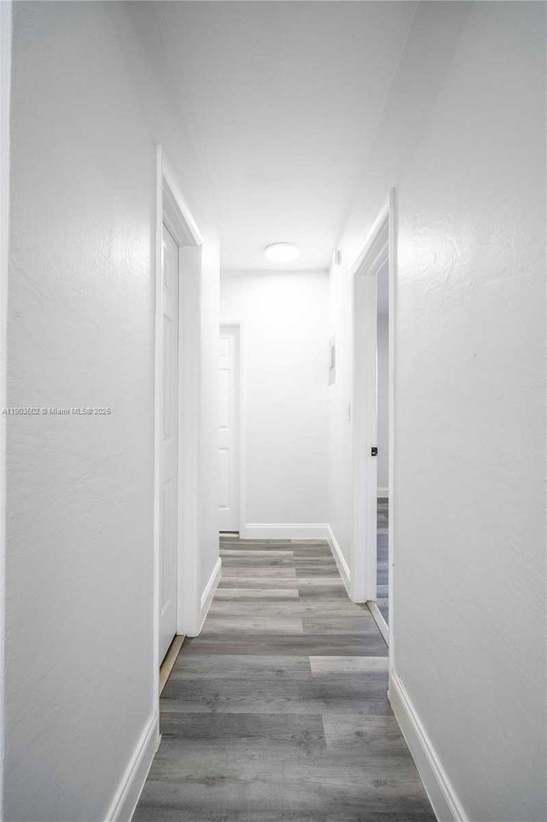 Small Image of 6871 ABBOTT AVE #4, Miami Beach Number 12