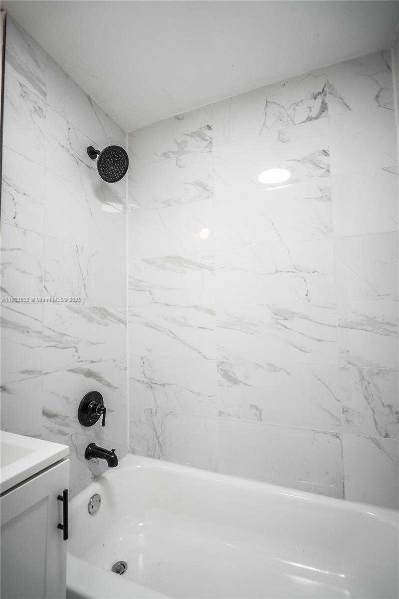 Small Image of 6871 ABBOTT AVE #4, Miami Beach Number 20