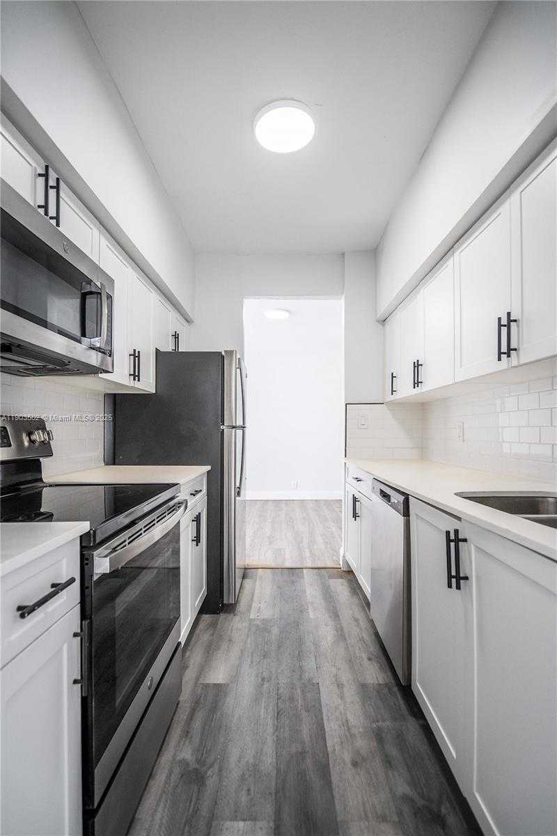 Small Image of 6871 ABBOTT AVE #4, Miami Beach Number 7