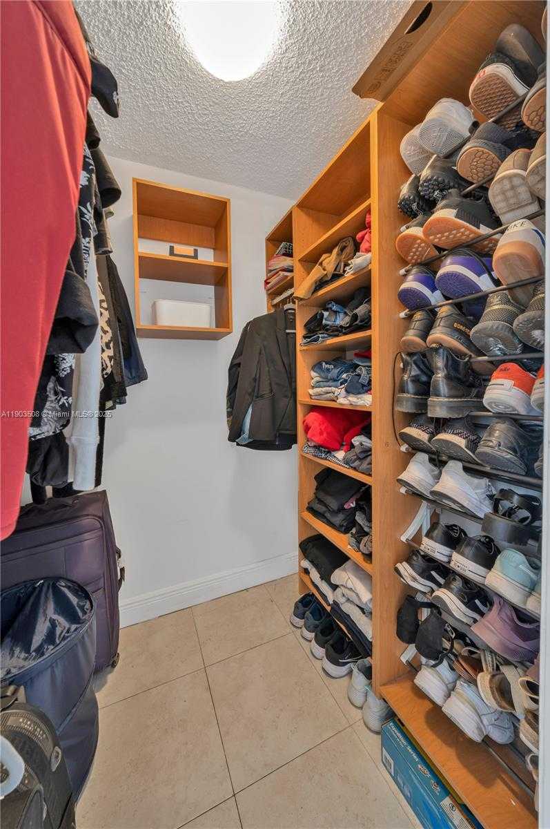 Small Image of 2016 BAY DR #505, Miami Beach Number 11