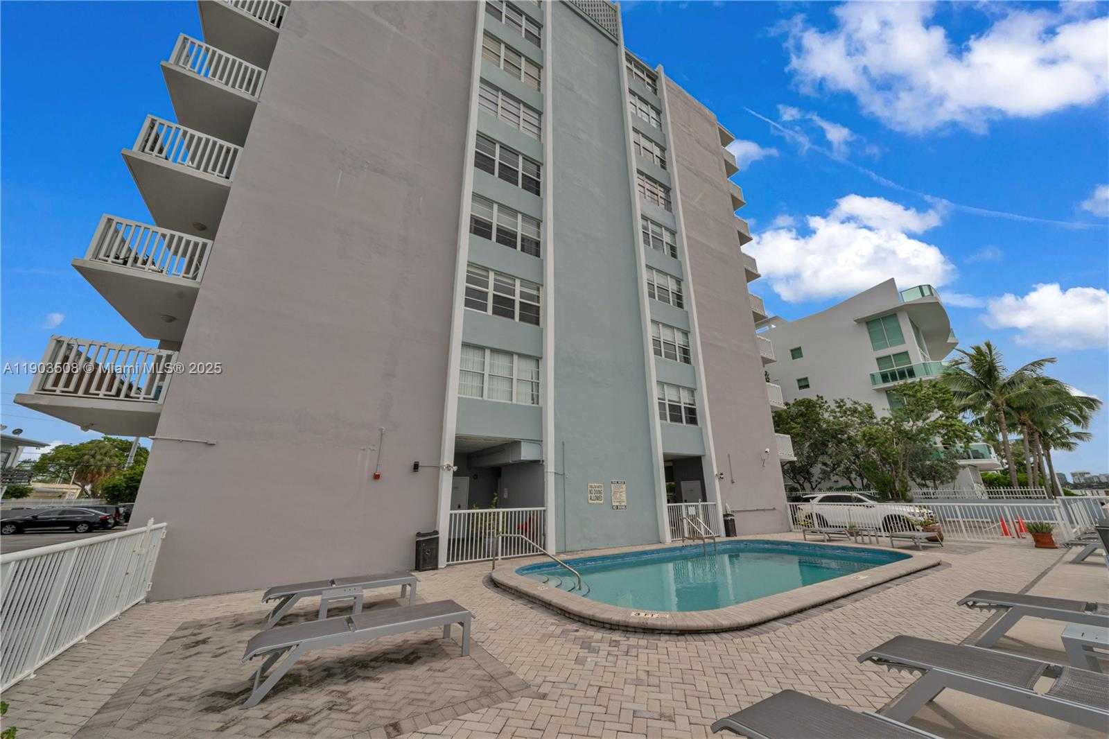 Small Image of 2016 BAY DR #505, Miami Beach Number 17