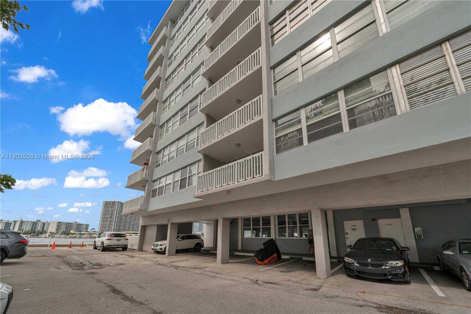 Small Image of 2016 BAY DR #505, Miami Beach Number 18