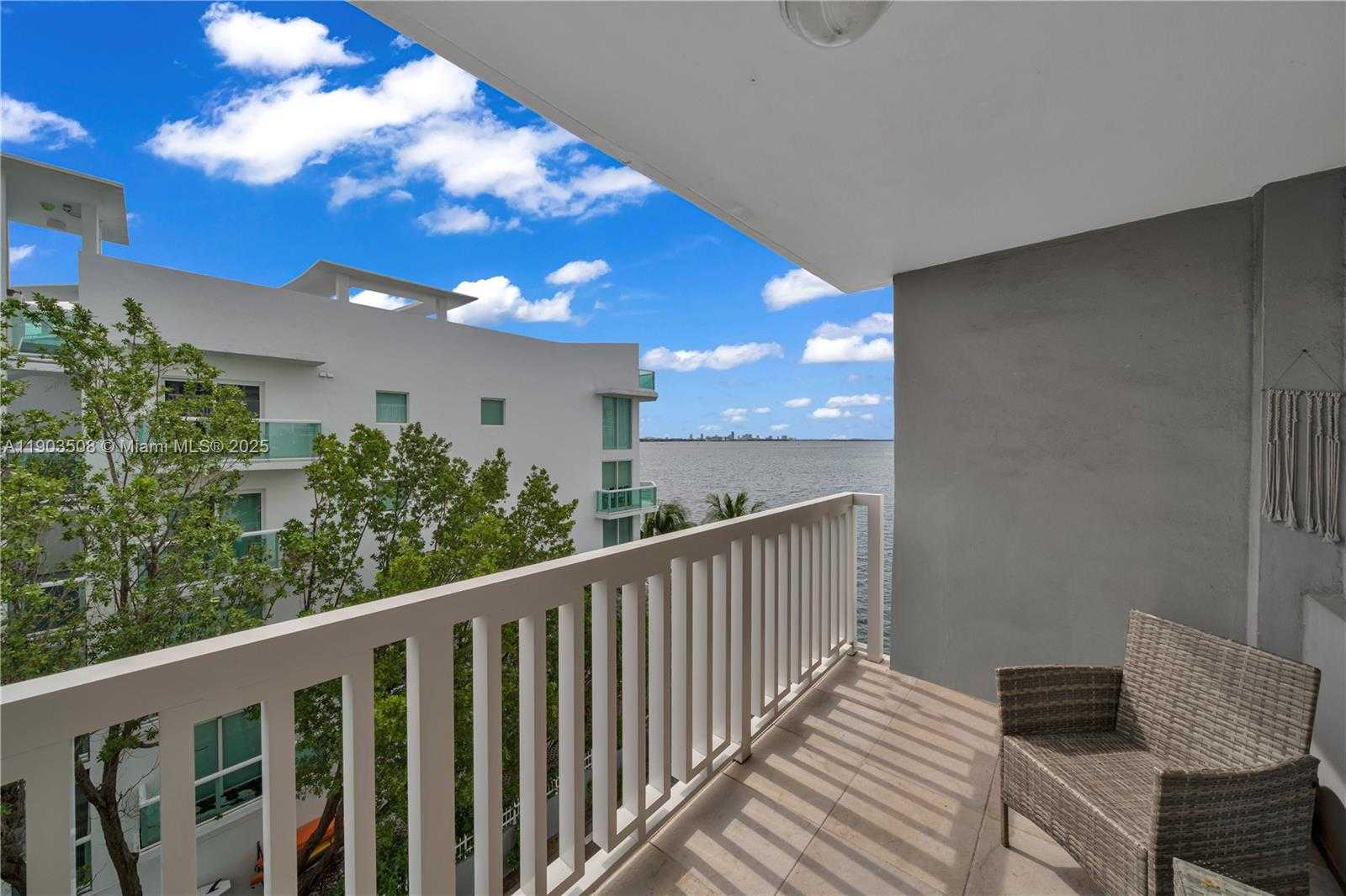 Small Image of 2016 BAY DR #505, Miami Beach Number 2
