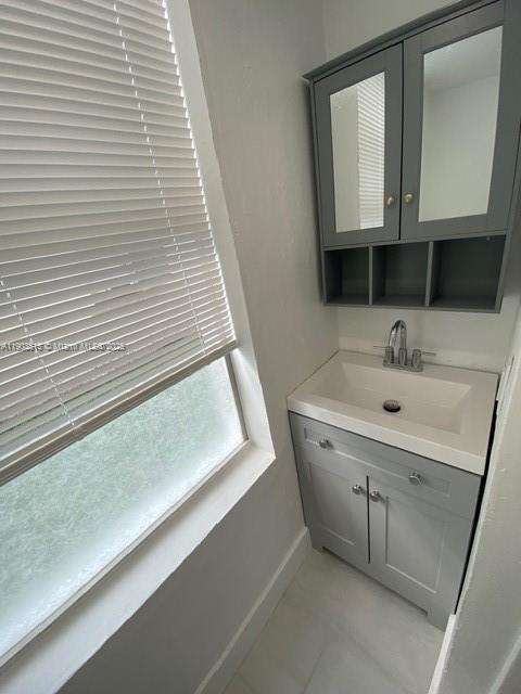 Small Image of 119 MENORES AVE #1A, Coral Gables Number 13