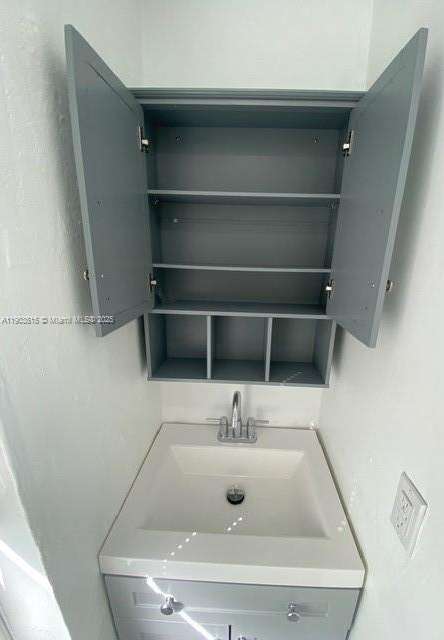 Small Image of 119 MENORES AVE #1A, Coral Gables Number 17