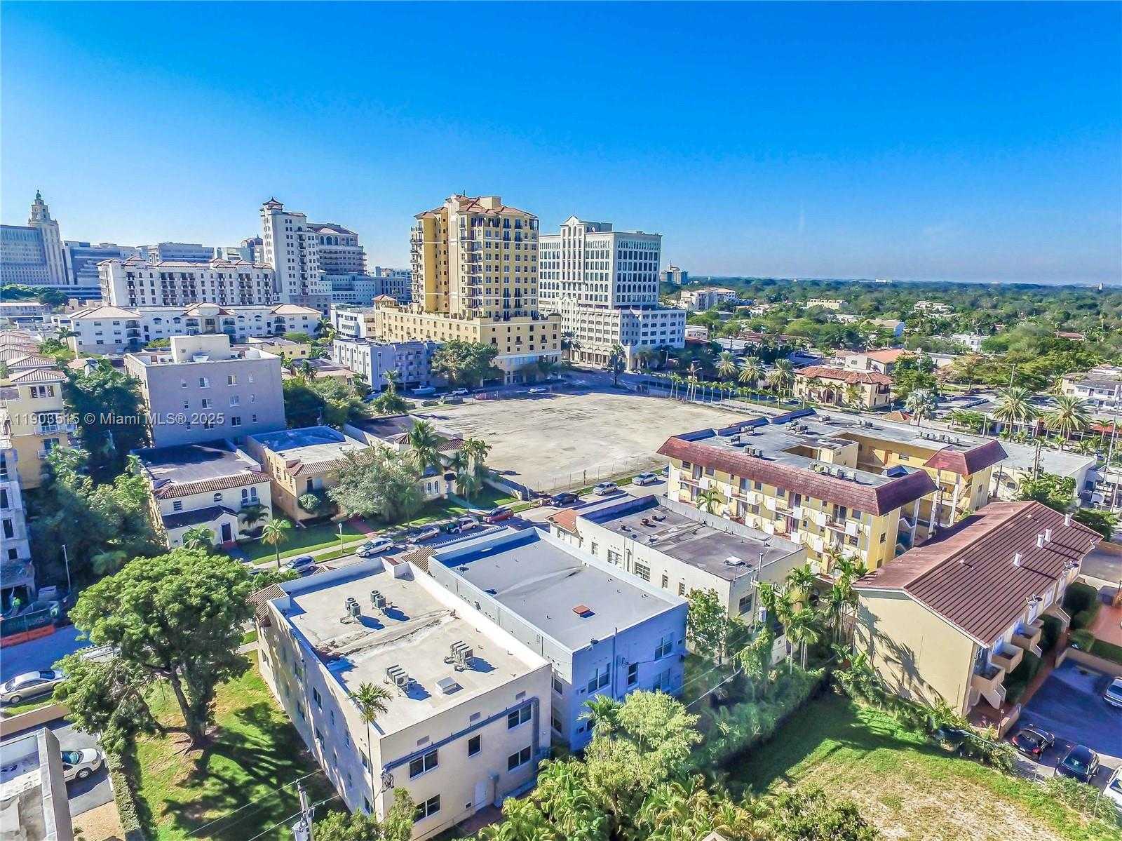 Small Image of 119 MENORES AVE #1A, Coral Gables Number 7