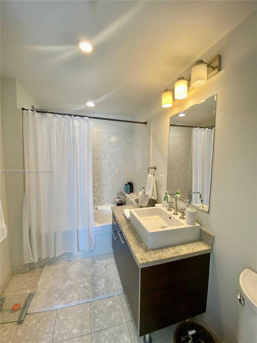 Small Image of 185 SOUTH WEST 7 ST #3207, Miami Number 3