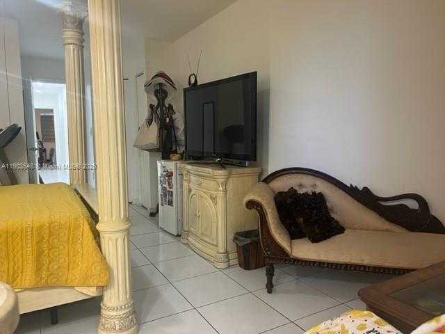 Small Image of 9435 SOUTH WEST 156TH PL #9435, Miami Number 8