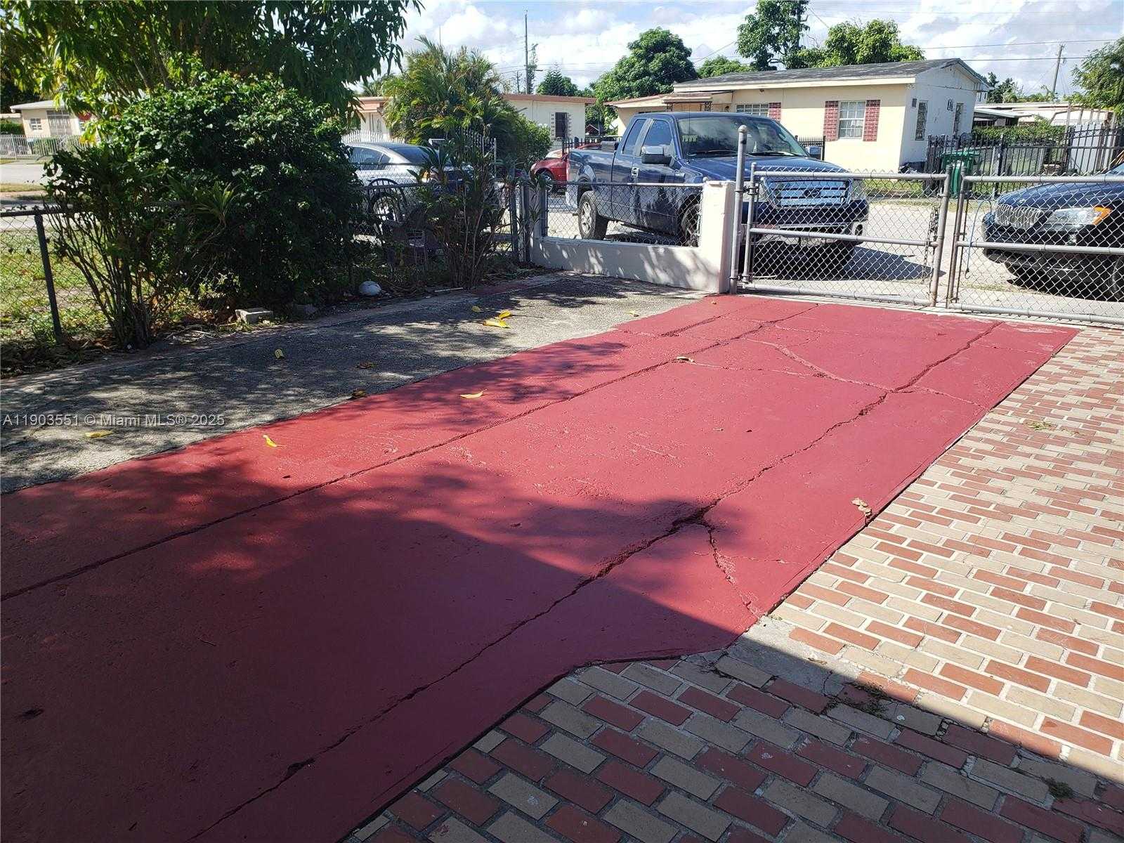 Small Image of 1370 NORTH WEST 116 TER, North Miami Number 3