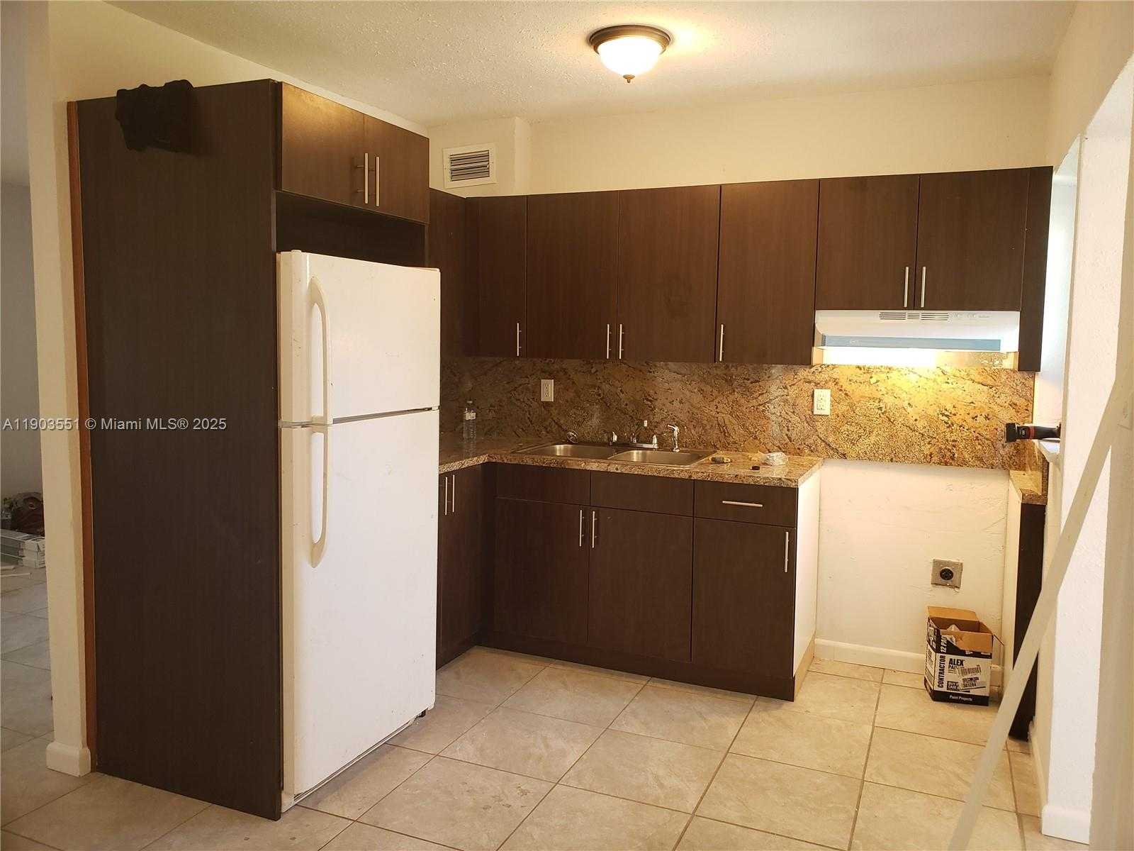 Small Image of 1370 NORTH WEST 116 TER, North Miami Number 4