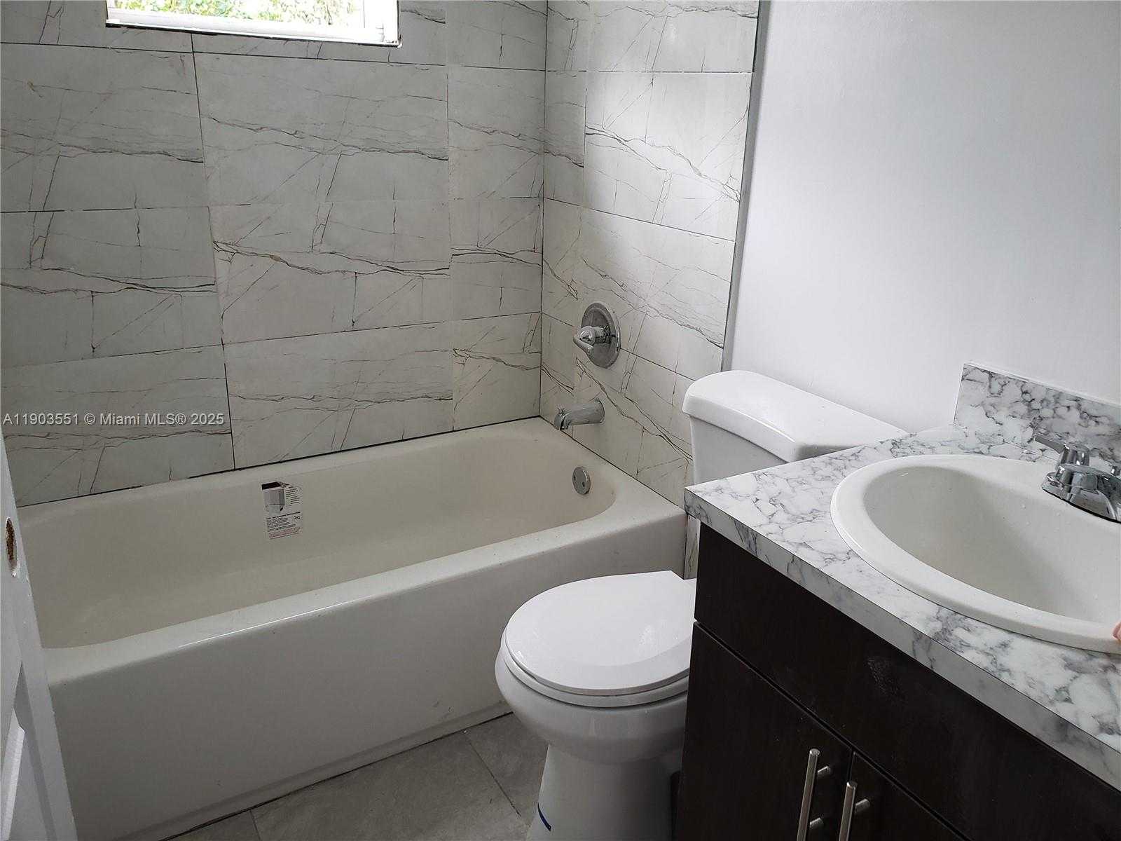 Small Image of 1370 NORTH WEST 116 TER, North Miami Number 8