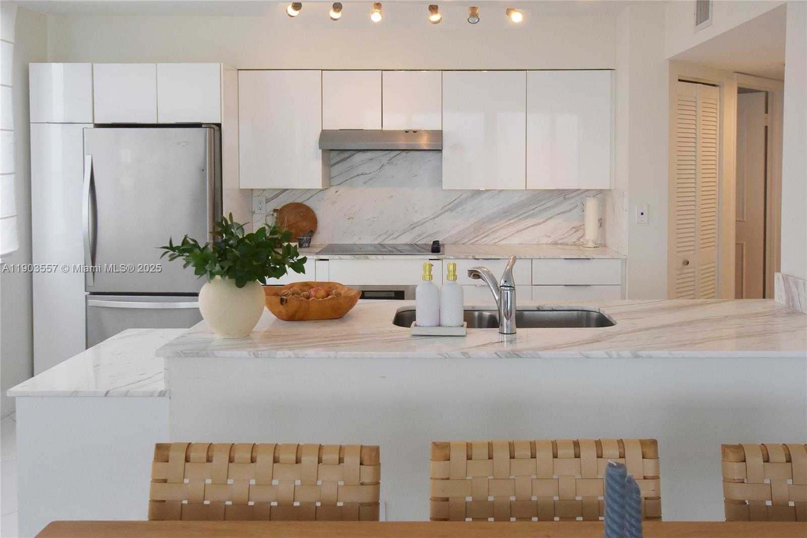 Small Image of 540 BRICKELL KEY DR #1427, Miami Number 12