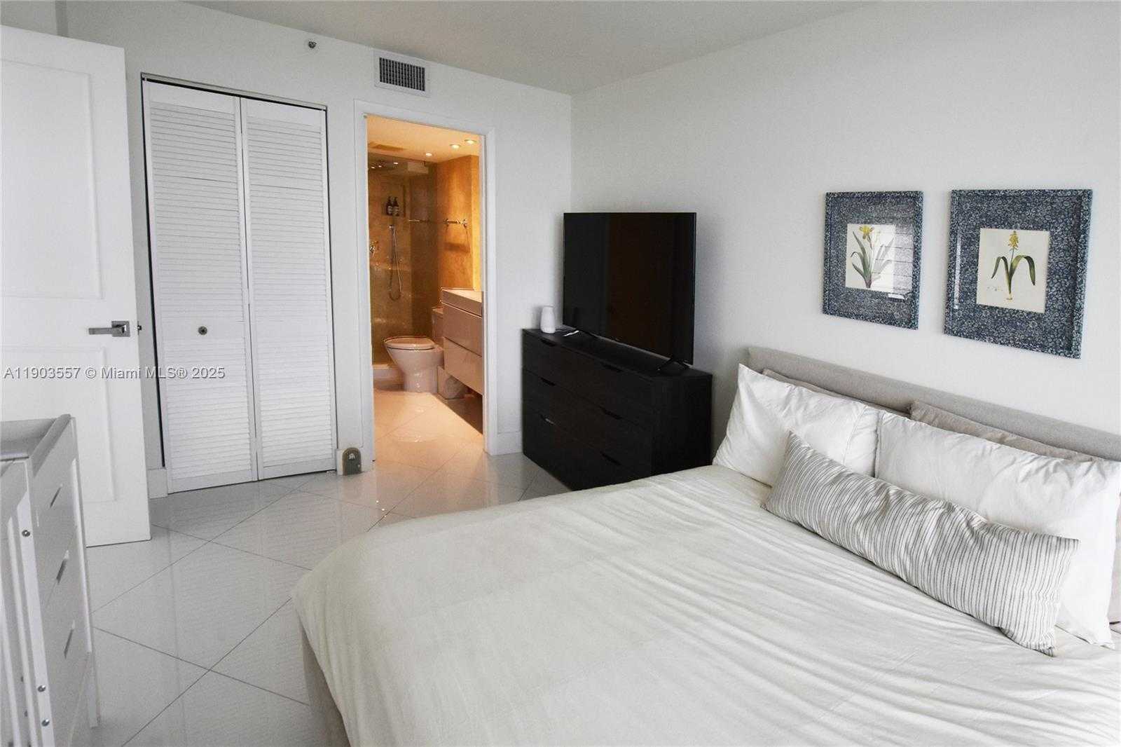 Small Image of 540 BRICKELL KEY DR #1427, Miami Number 18