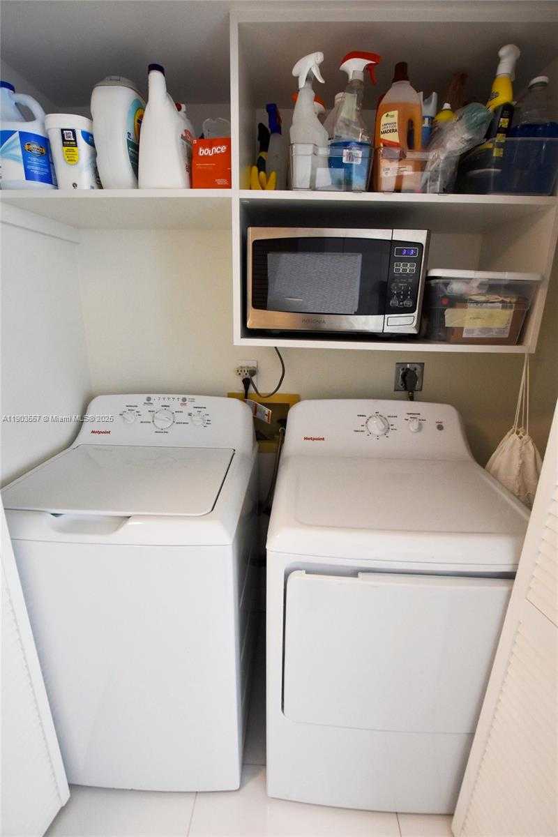 Small Image of 540 BRICKELL KEY DR #1427, Miami Number 23