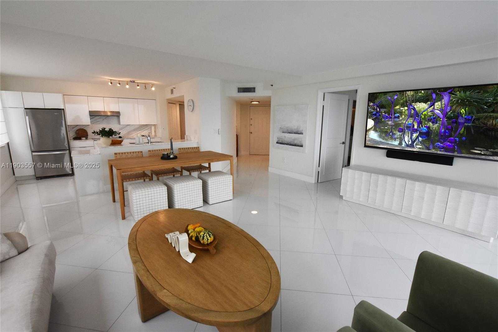 Small Image of 540 BRICKELL KEY DR #1427, Miami Number 3