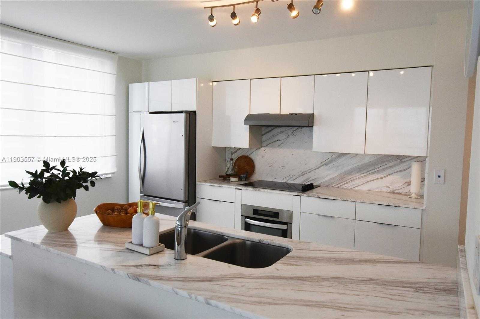 Small Image of 540 BRICKELL KEY DR #1427, Miami Number 9