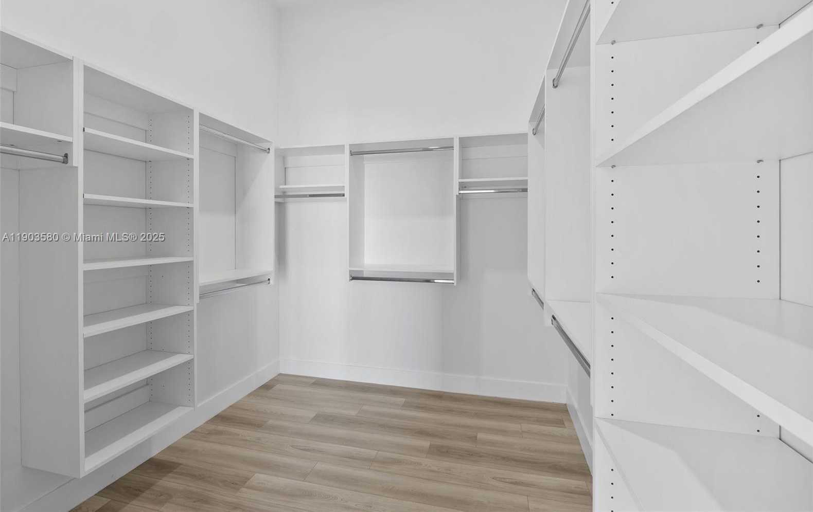 Small Image of 101 DIPLOMAT PKWY #PH05, Hallandale Beach Number 21