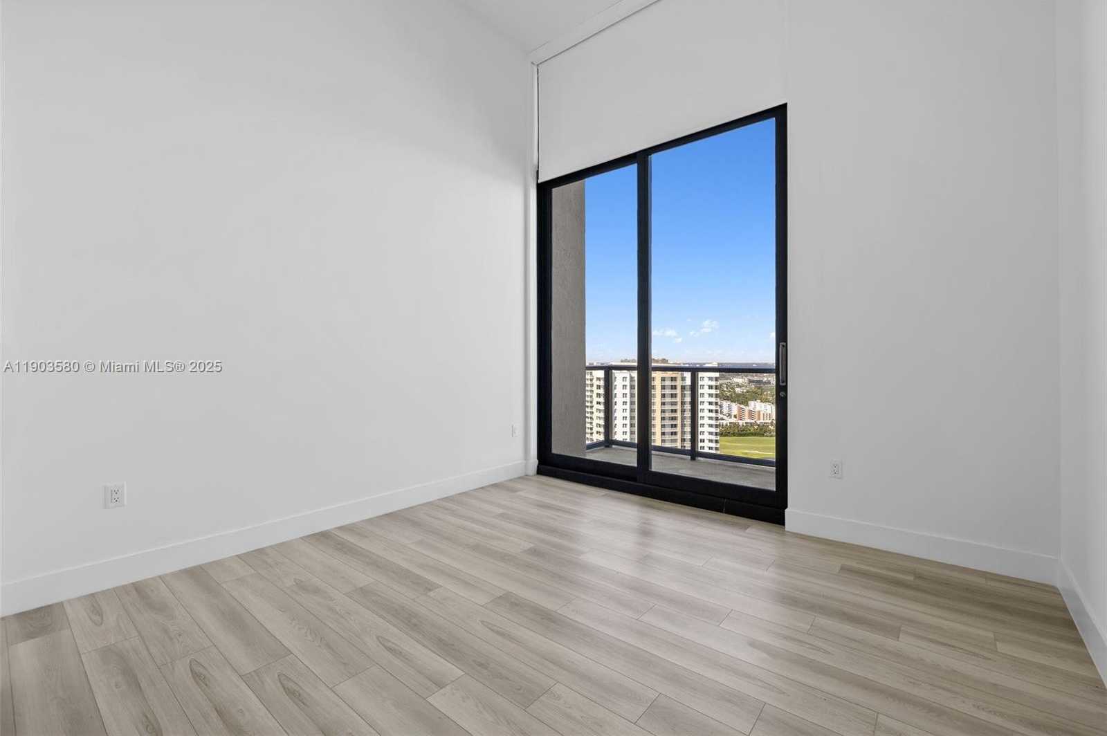 Small Image of 101 DIPLOMAT PKWY #PH05, Hallandale Beach Number 28