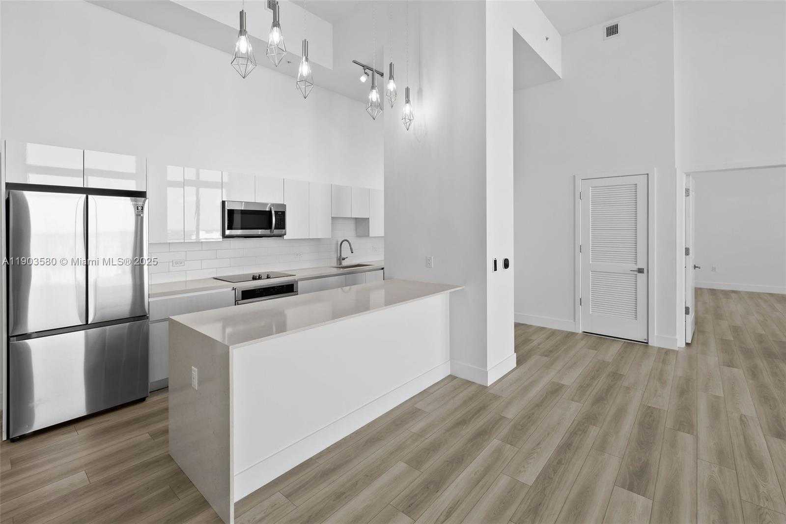 Small Image of 101 DIPLOMAT PKWY #PH05, Hallandale Beach Number 3