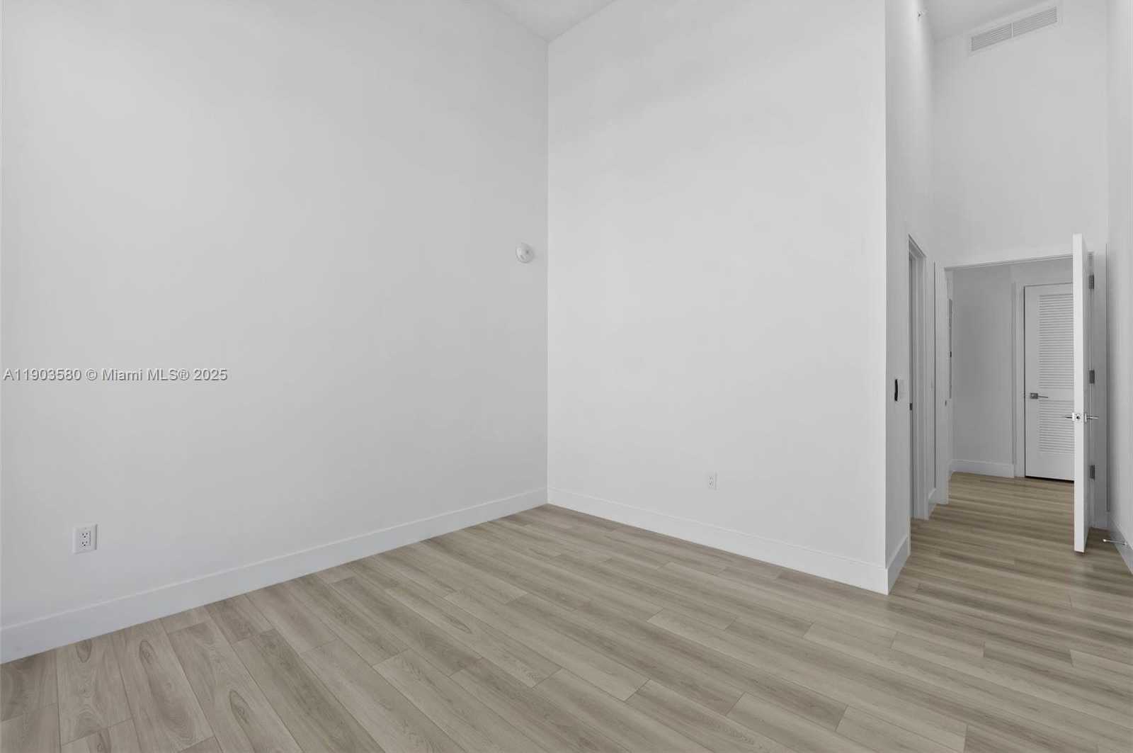 Small Image of 101 DIPLOMAT PKWY #PH05, Hallandale Beach Number 30