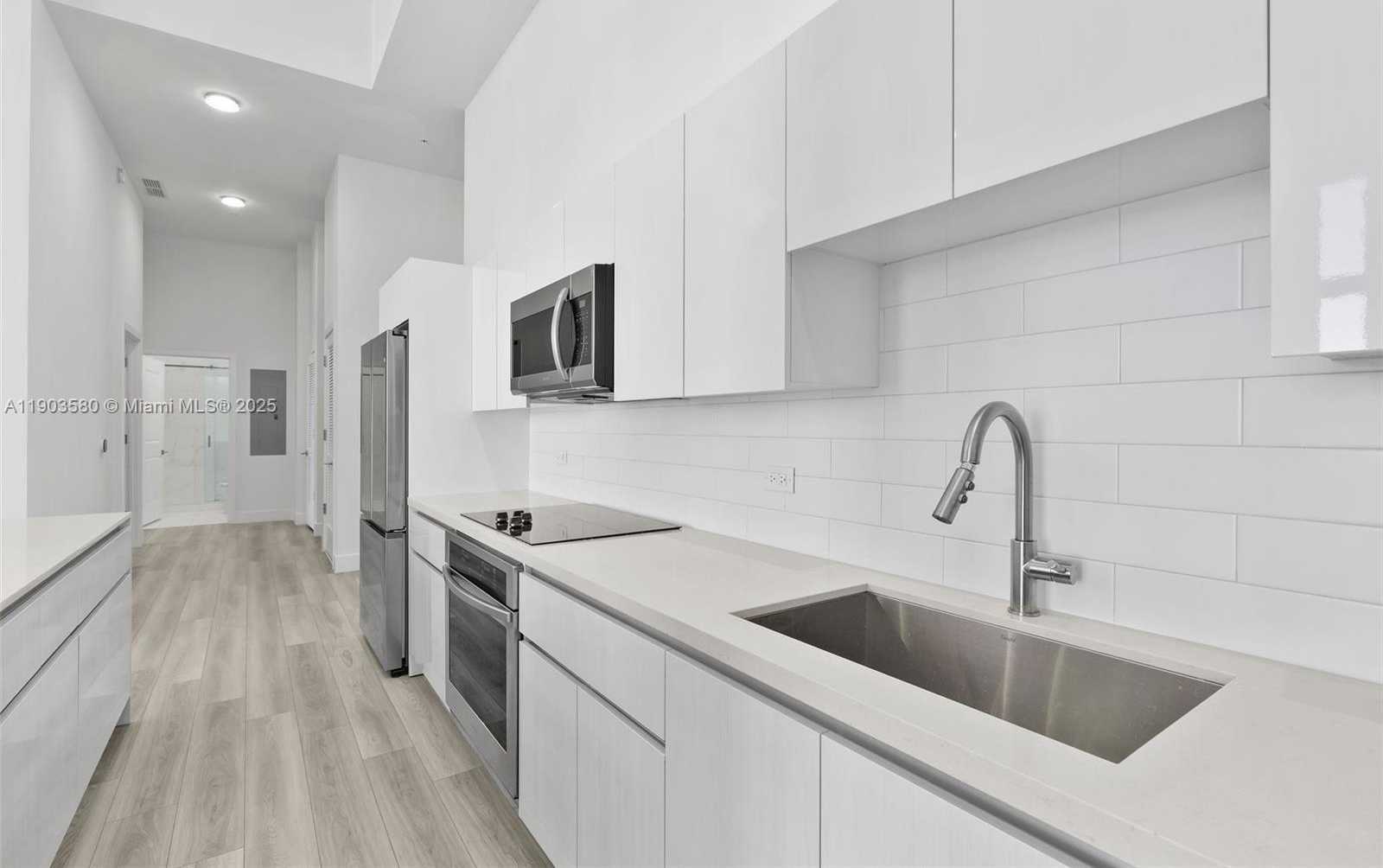 Small Image of 101 DIPLOMAT PKWY #PH05, Hallandale Beach Number 4