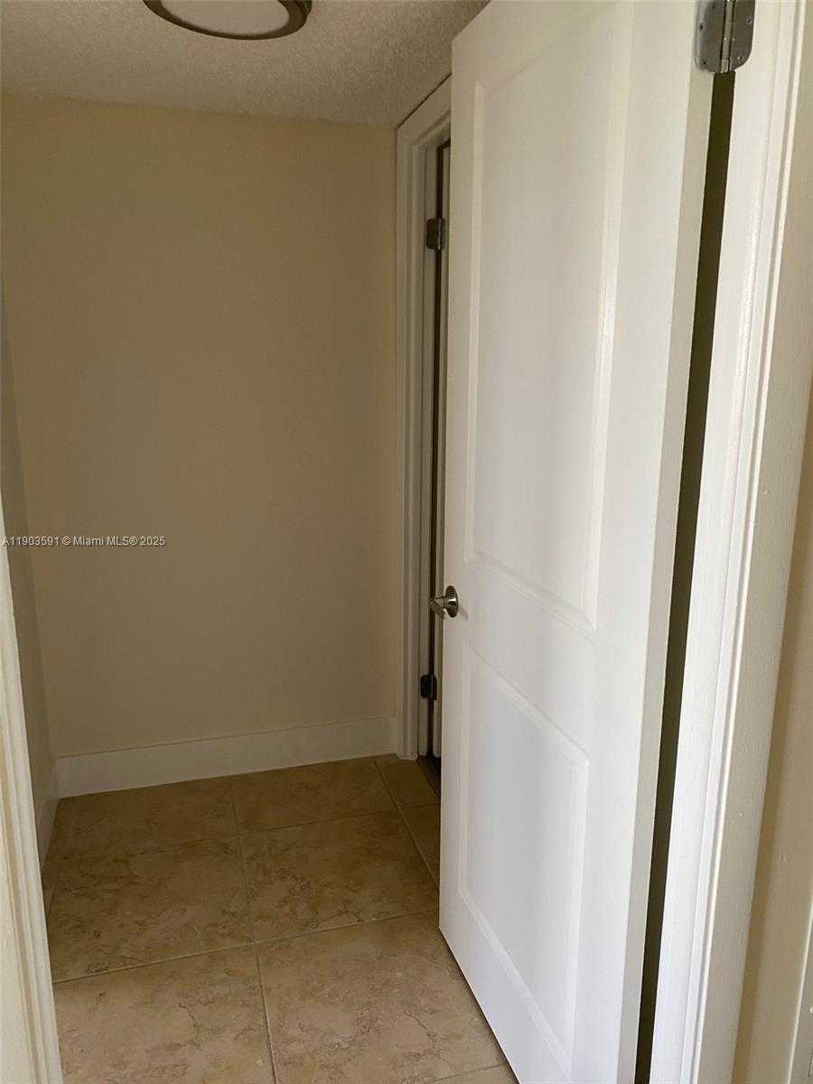 Small Image of 8120 GENEVA CT #554, Doral Number 15