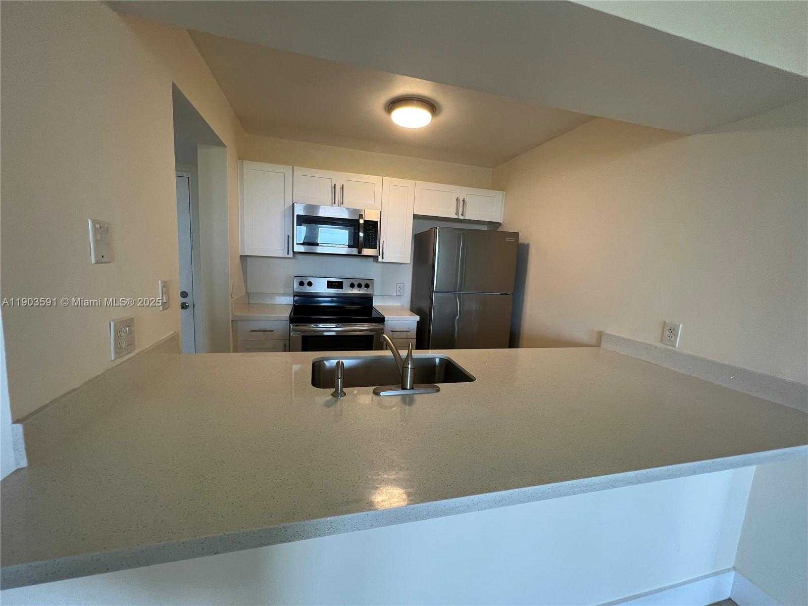 Small Image of 8120 GENEVA CT #554, Doral Number 18