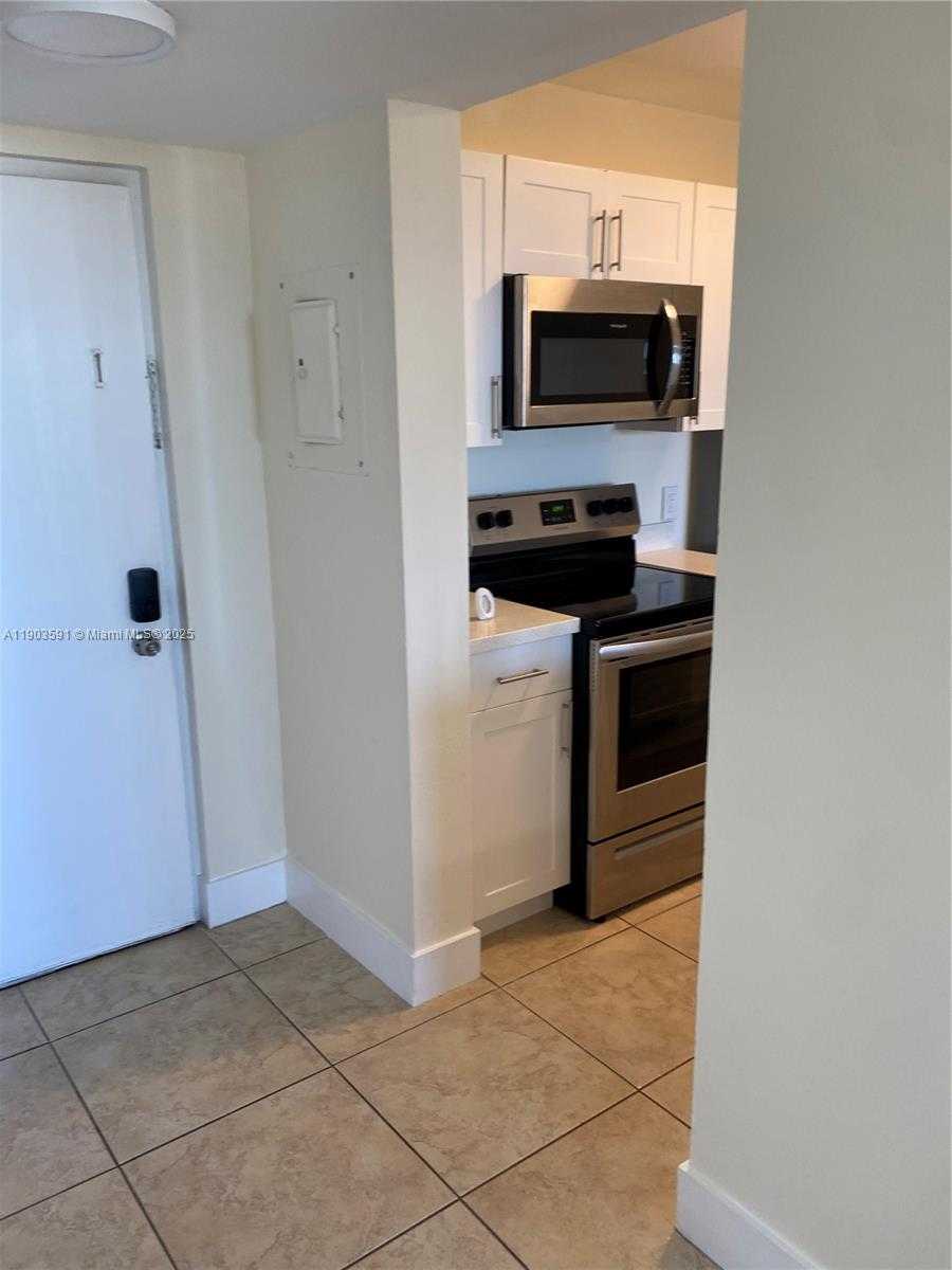 Small Image of 8120 GENEVA CT #554, Doral Number 28