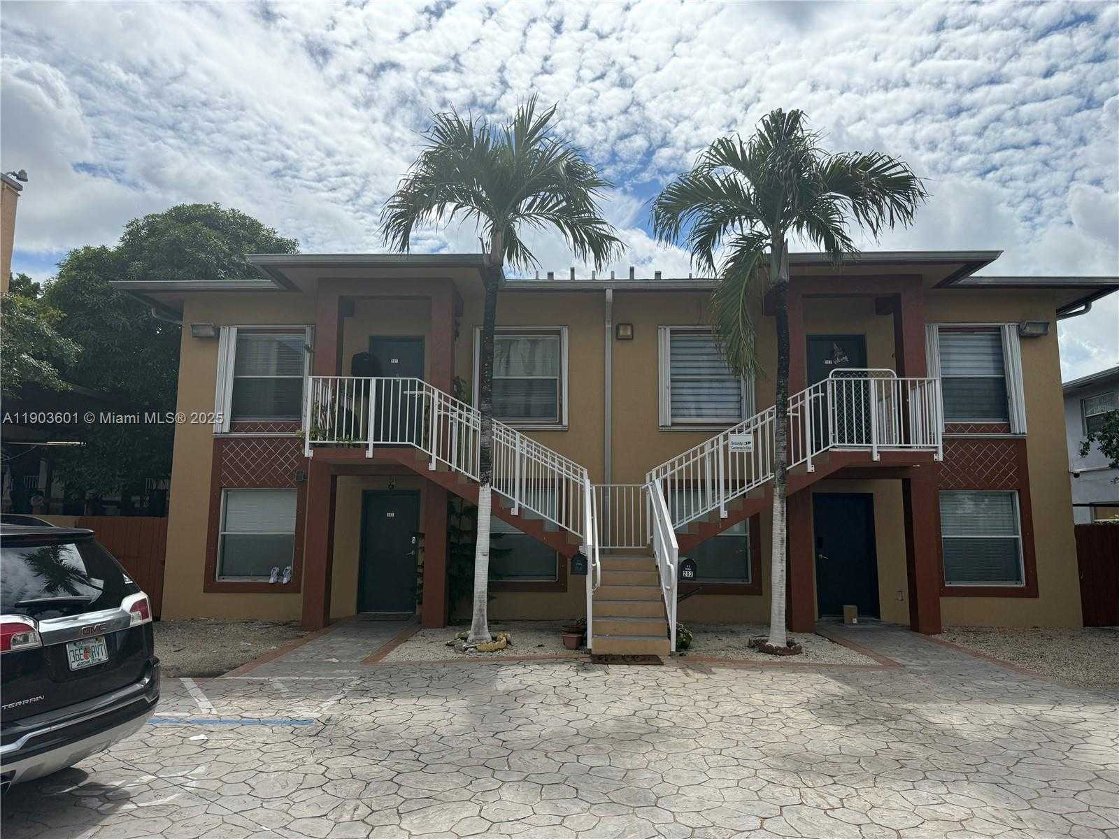 Small Image of 128 WEST 21ST ST #202, Hialeah Number 1