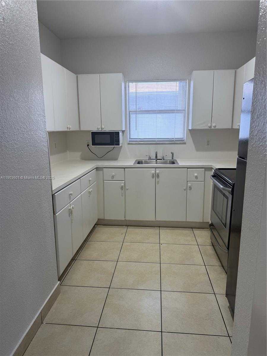 Small Image of 128 WEST 21ST ST #202, Hialeah Number 11